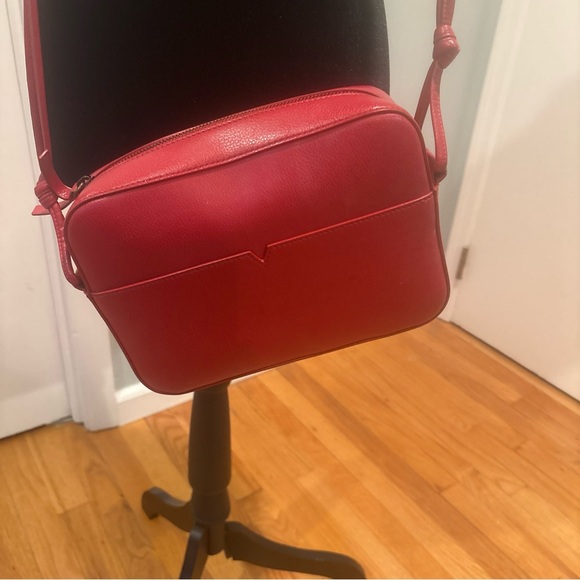 Von Holzhausen Red vegan “ leather “ bambu crossbody zipper bag - Picture 15 of 16